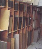 Стандартные форматы можно хранить в стеллажном шкафу